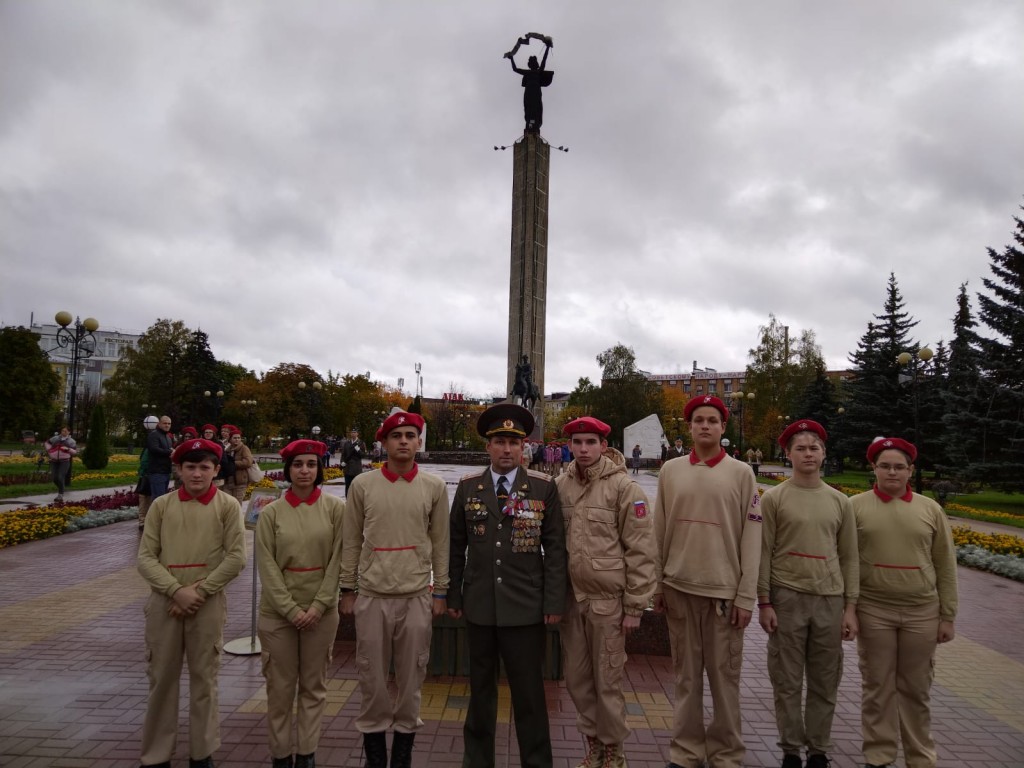 Сыны победы. Юнармейцы. Братство отрядов. Митинг боевое братство Саратова. Юнармия сегодня в парке Победы что произошло.